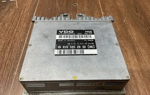 Mercedes-Benz E W124 Engine control unit/module ECU 0165452032