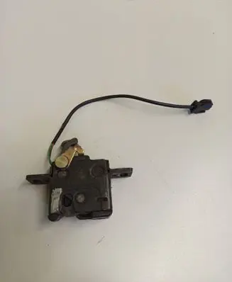 Audi A6 S6 C4 4A Tailgate/trunk/boot lock/catch/latch 4A9827506B