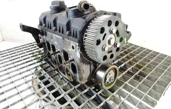 Volkswagen Polo IV 9N3 Engine head BNM