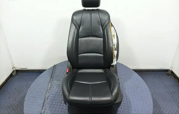 Mazda 3 III Front driver seat 