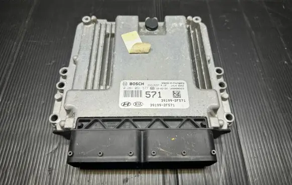 Hyundai Tucson TL Engine control unit/module 391992F571 0281031577
