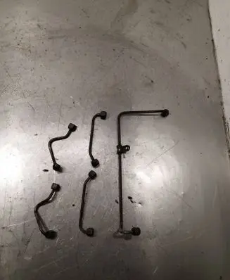 Fuel injector supply line/pipe