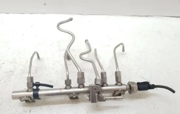 BMW 1 E81 E87 Fuel main line pipe 7562474