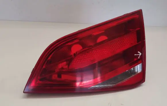 Tailgate rear/tail lights