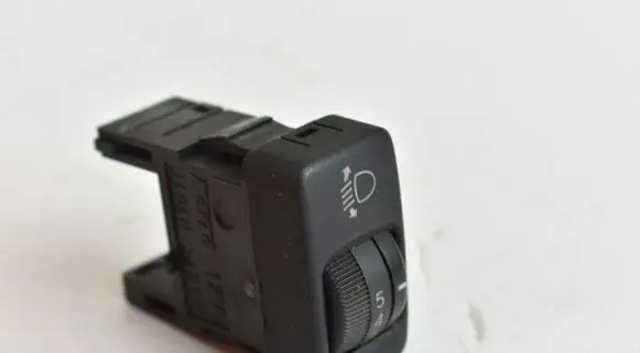 Toyota Hilux (AN10, AN20, AN30) Headlight level height control switch