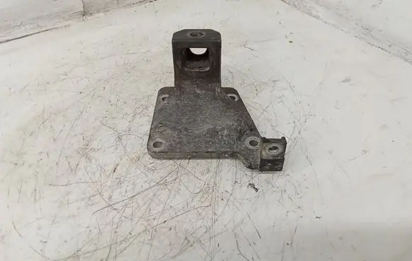 BMW 5 E39 Engine mounting bracket 6751226