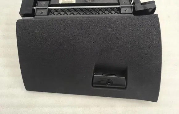 BMW X3 E83 Glove box