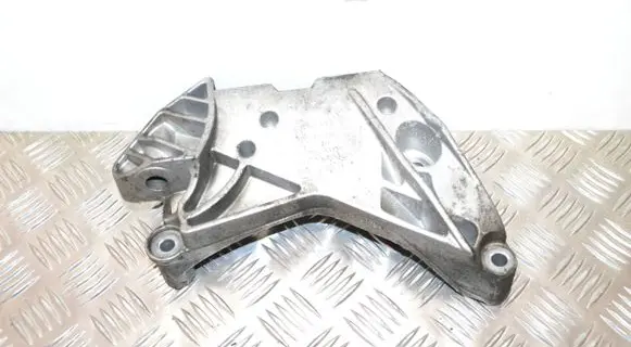 Volkswagen PASSAT B7 Engine mounting bracket 06J199207P AJS12C010