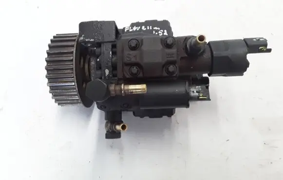 Renault Fluence Fuel injection high pressure pump 8200704210