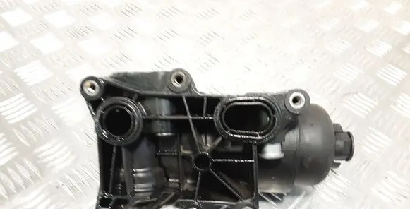 KIA Sorento Oil filter mounting bracket