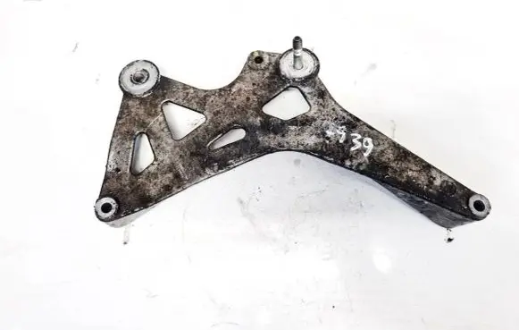 Isuzu D-Max Engine mounting bracket