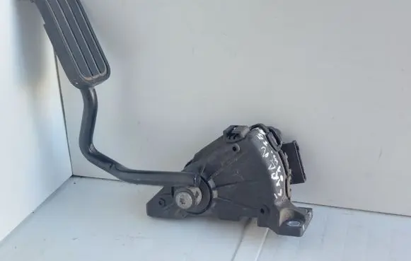 Volkswagen Sharan Accelerator throttle pedal 7M3723507D