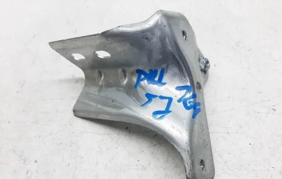 Skoda Fabia Mk2 (5J) Fender mounting bracket 5J0821141A