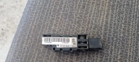 Volkswagen Phaeton Airbag deployment crash/impact sensor 7P0909606D
