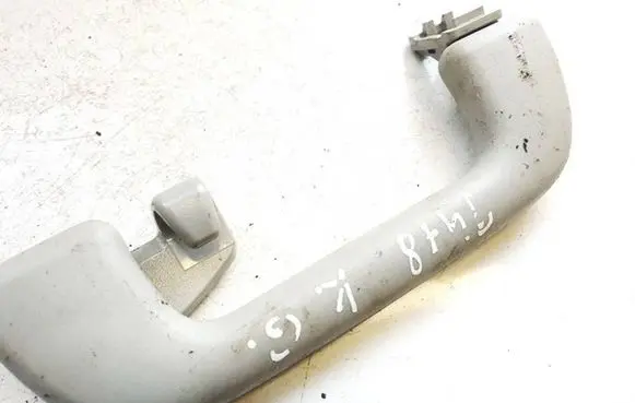 Toyota Avensis T270 Rear interior roof grab handle l1020373