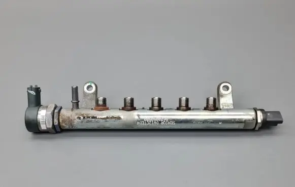 Jaguar XF X250 Fuel main line pipe 9670890580 9671002980 0281002919