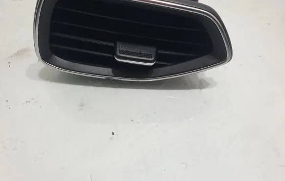 Hyundai Santa Fe Dashboard side air vent grill/cover trim 97490S1000