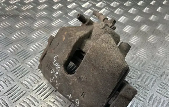 Volkswagen PASSAT B7 Front brake caliper