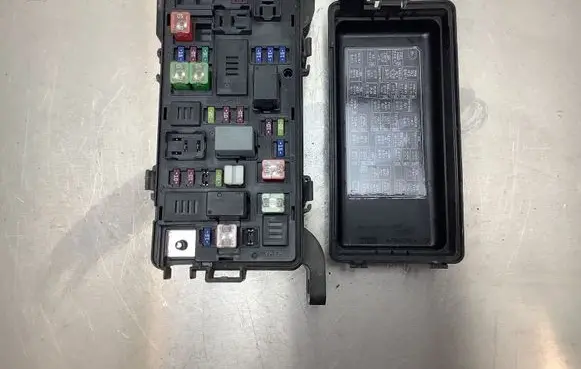 Chevrolet Spark Fuse box set PA66GF15