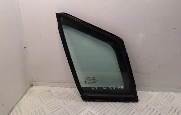 Toyota Avensis T270 Front door vent window glass four-door 6812505010 6821505010