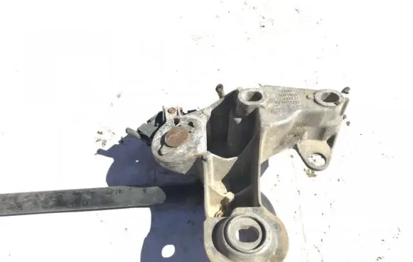 Audi A4 S4 B5 8D Engine mounting bracket 4b0199352