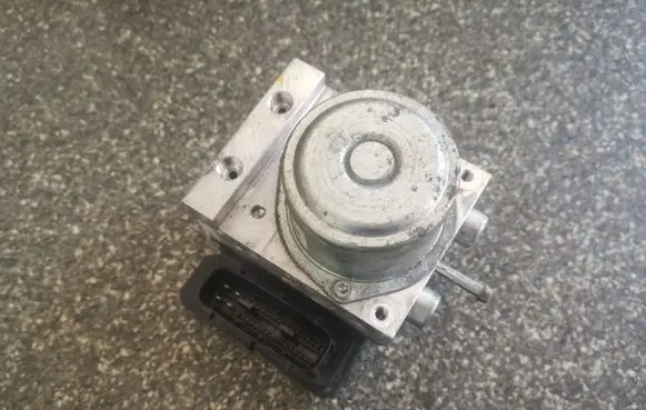 Nissan Leaf I (ZE0) ABS Pump E28080781 A98000N24 69568859