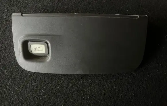 Tesla Model 3 Tailgate/boot lid lock trim 1555579 155557900A