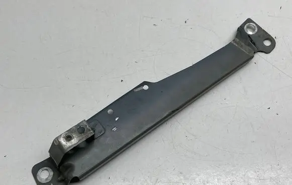 Fender mounting bracket