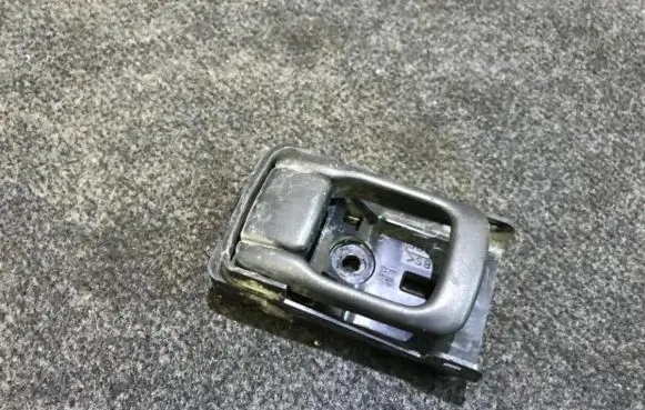 Nissan Almera Front door interior handle