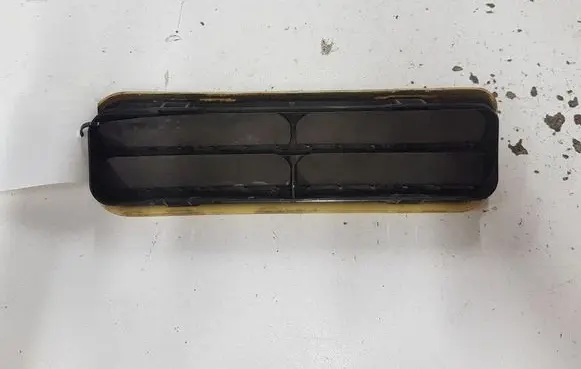 Mercedes-Benz C W204 Quarter panel pressure vent A2048300342