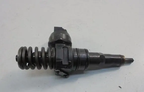 Volkswagen PASSAT B5.5 Fuel injector 038130073AL