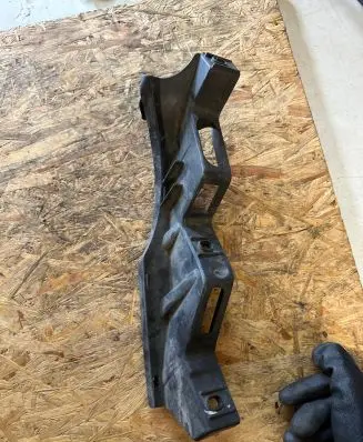 Volkswagen PASSAT B6 Front bumper mounting bracket 3C0807890