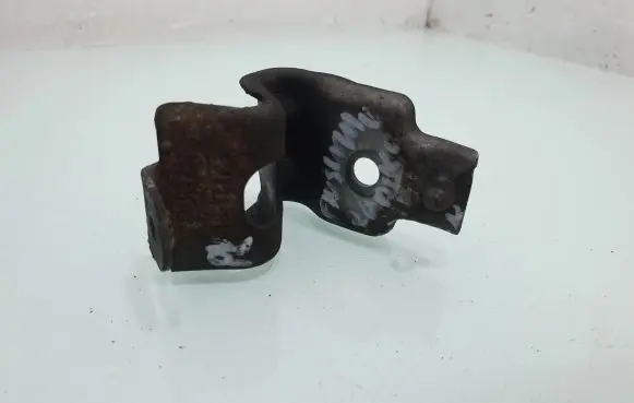 Opel Insignia A Radiator mount bracket 13239137