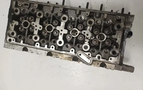 Volkswagen PASSAT B8 Engine head 04L103373E