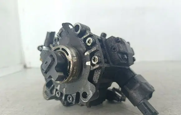Volvo S40 Fuel injection high pressure pump 