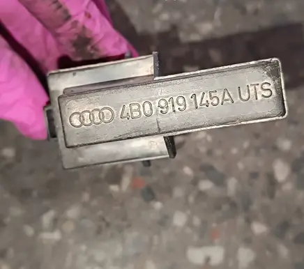 Audi A4 S4 B6 8E 8H Aerial antenna amplifier 4B0919145A