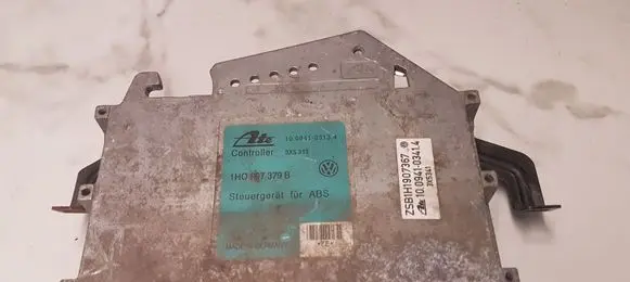 Volkswagen Golf III ABS control unit/module 1H0907379B