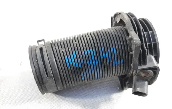 Volkswagen PASSAT B6 Air intake hose/pipe 3C0129684A