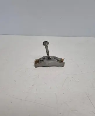 Volkswagen Jetta VI Fuel Injector clamp holder 03L216