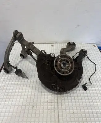 Mercedes-Benz CLS C257 Front wheel hub spindle knuckle A2133325100
