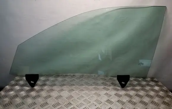 Audi A4 S4 B7 8E 8H Front door window glass four-door 