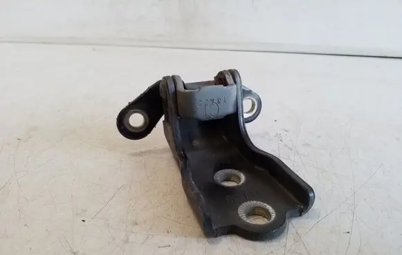 Chevrolet Captiva Front door upper hinge 