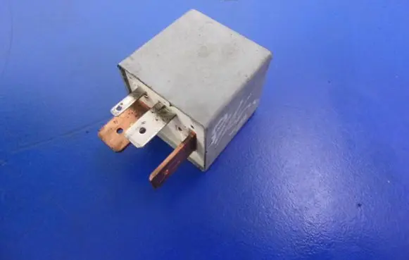 Volkswagen Transporter - Caravelle T4 Other relay 957911253