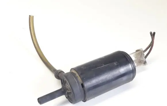 Volkswagen PASSAT B3 Windscreen/windshield washer pump 161971989