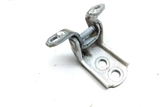 Nissan Navara D23 Rear door lower hinge A042242