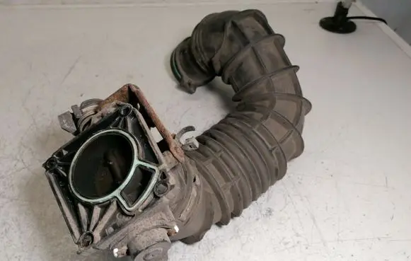 Ford Focus Air intake duct part 98AB9R504AD