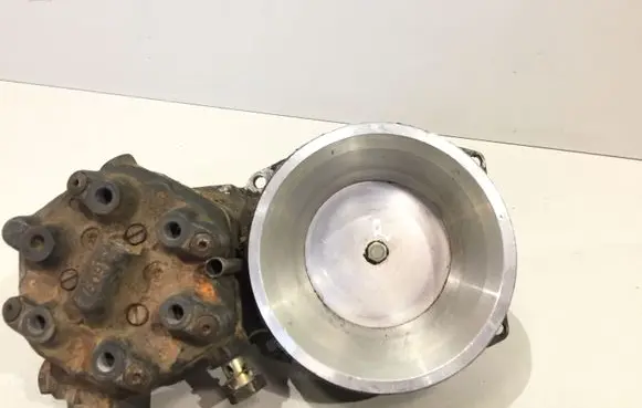 Audi 100 200 5000 C3 Fuel distributor 035133353AB 0438120185 0438100063