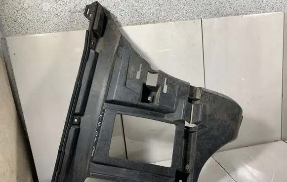 Volvo XC70 Rear bumper mounting bracket 8648150
