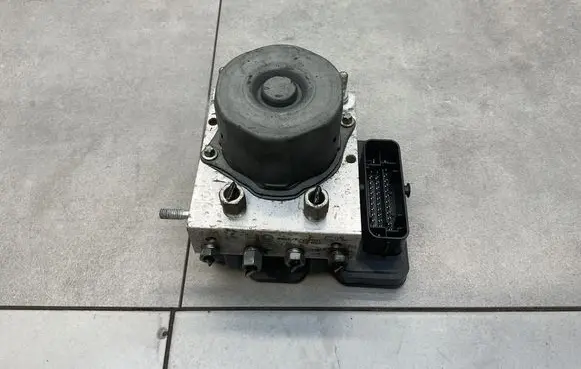 Nissan X-Trail T32 ABS Pump 476604CC0A