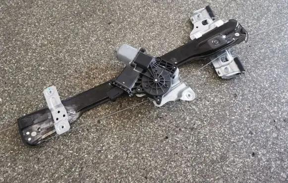 Buick Encore I Front door window regulator with motor